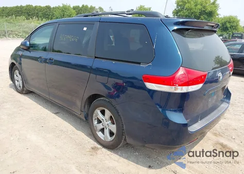 2011 Toyota Sienna Le V6 z USA, uszkodzony, nr VIN 5TDKK3DCXBS143711